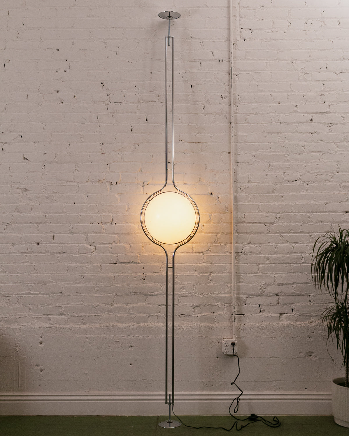 Tension Pole Globe Lamp – Sunbeam Vintage
