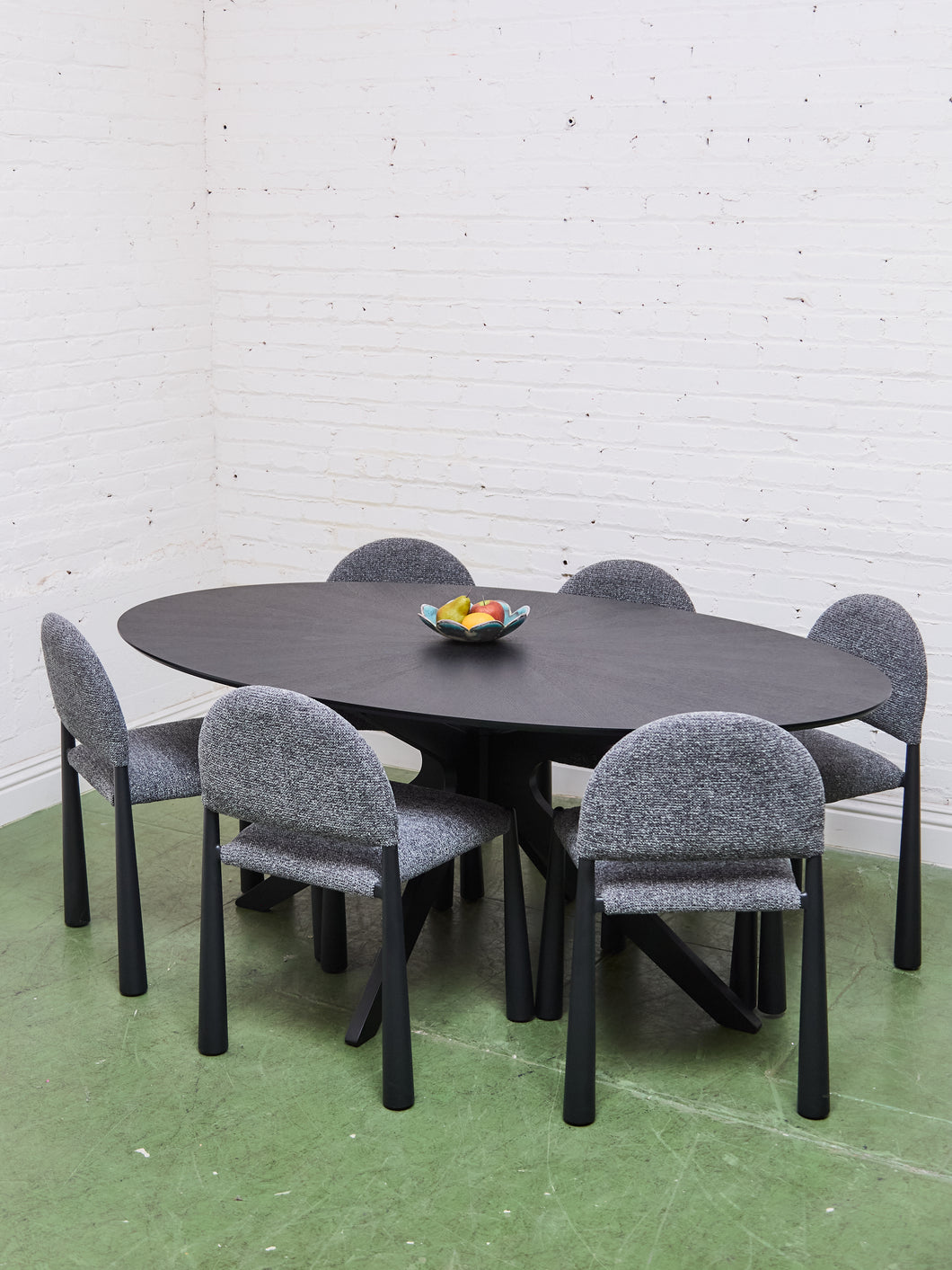 Miles Oval Table in Nior