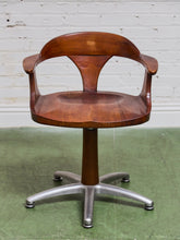 Load image into Gallery viewer, Heywood Wakefield Vintage Rare Chair
