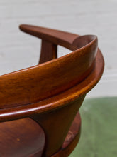 Load image into Gallery viewer, Heywood Wakefield Vintage Rare Chair
