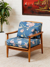 Load image into Gallery viewer, Vintage Rustic Lounge Chair
