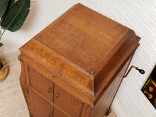 Load image into Gallery viewer, VICTROLA 1917 RCA TALKING MACHINE ANTIQUE CLASSIC RARE VV-100 PLAYS WORKS
