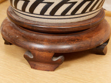 Load image into Gallery viewer, Vintage Asian Chinoiserie Table Lamp
