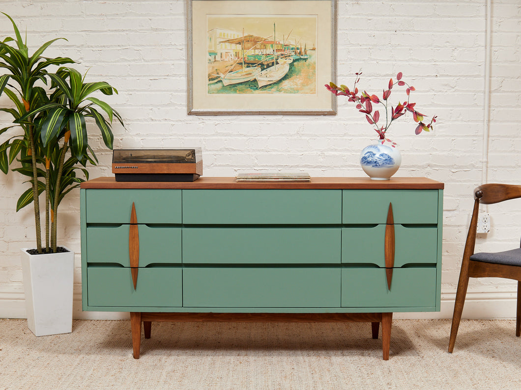 kroehler vintage dresser 1960s Kroehler Sculptural Wood Drawer Pulls 9 Drawer Dresser – Sunbeam  Vintage