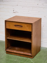 Load image into Gallery viewer, Henredon Nightstand
