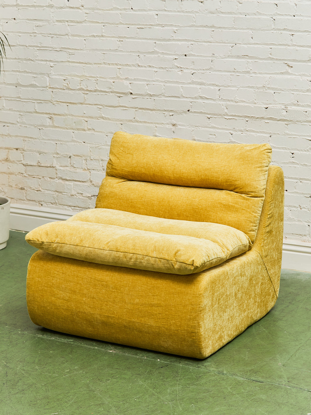 Yellow Gold Low Profile Lounge