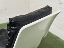 Load image into Gallery viewer, Futuristic Atomic Chair
