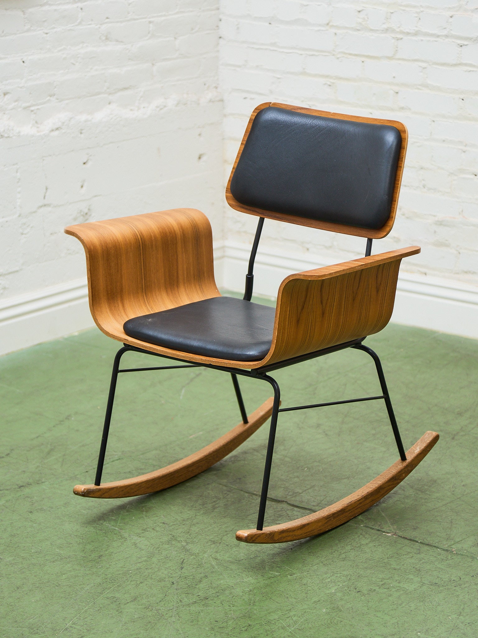Walnut Leather Roxy Rocker – Sunbeam Vintage