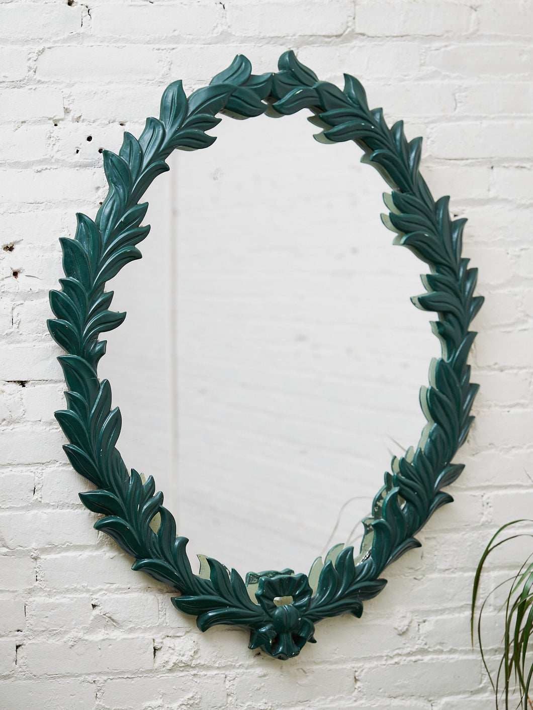 Round Leaf-Wrapped Mirror – Sculptural Green Resin Frame