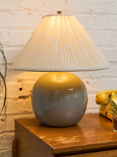 Load image into Gallery viewer, Cream Vintage Ball Lamp
