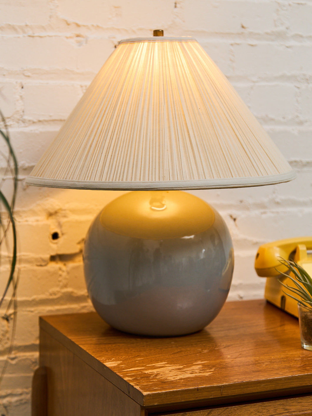 Cream Vintage Ball Lamp