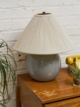 Load image into Gallery viewer, Cream Vintage Ball Lamp
