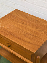 Load image into Gallery viewer, Elmwood Vintage End Table
