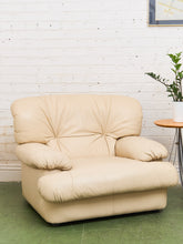 Load image into Gallery viewer, Leather Italian Club Chair
