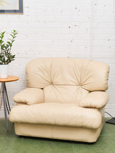 Load image into Gallery viewer, Leather Italian Club Chair
