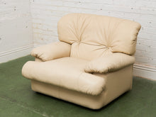Load image into Gallery viewer, Leather Italian Club Chair

