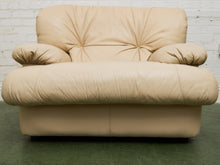 Load image into Gallery viewer, Leather Italian Club Chair
