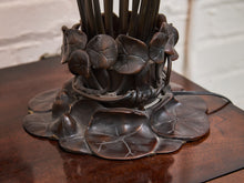 Load image into Gallery viewer, Tiffany Style Tulip Lamp
