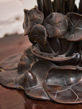 Load image into Gallery viewer, Tiffany Style Tulip Lamp
