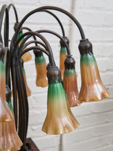 Load image into Gallery viewer, Tiffany Style Tulip Lamp

