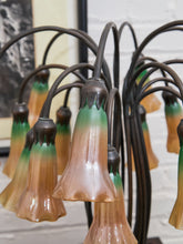 Load image into Gallery viewer, Tiffany Style Tulip Lamp
