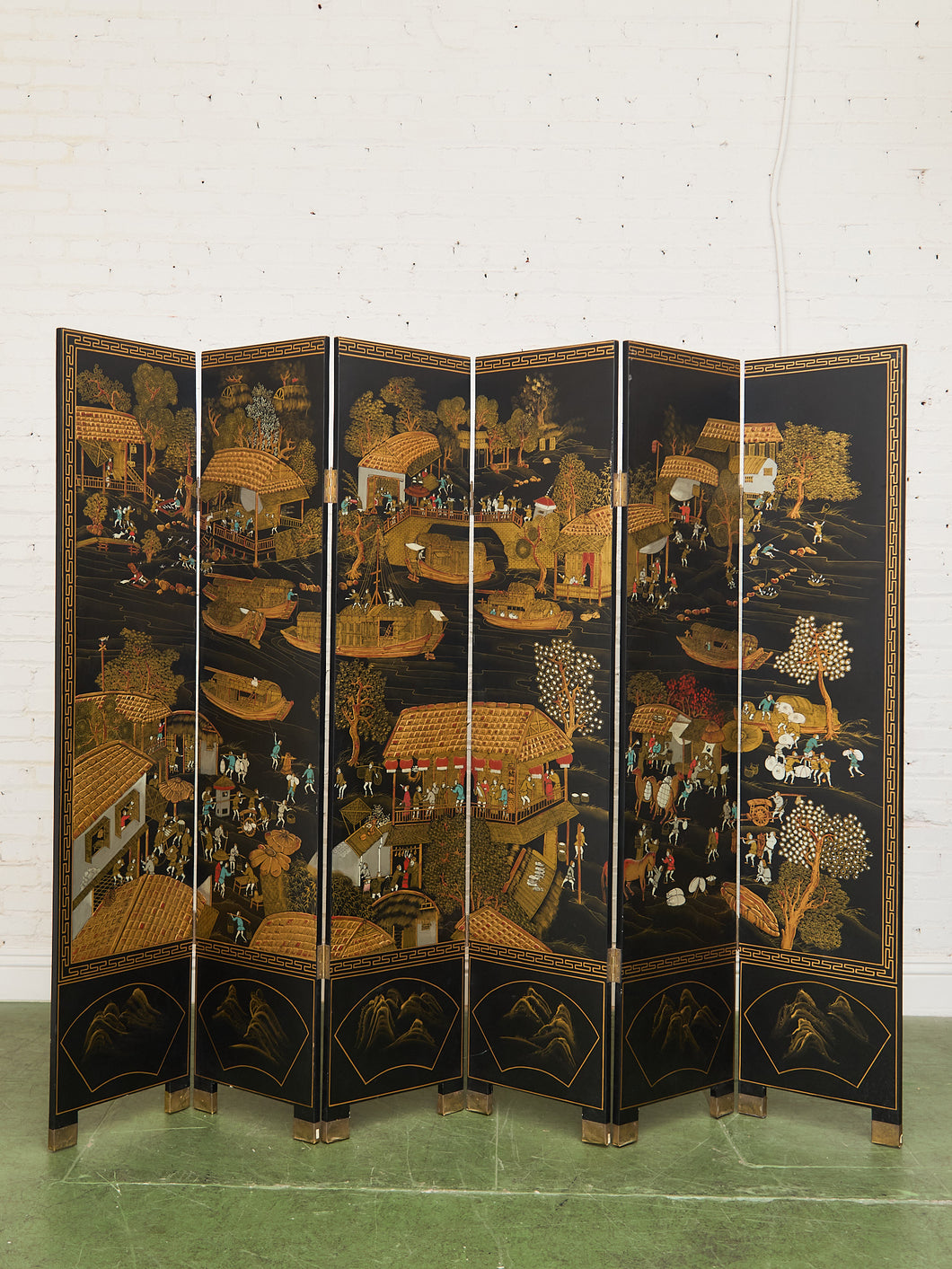 Black Lacquered Wood Gilt Paint and Enamel Antique Chinese Screen