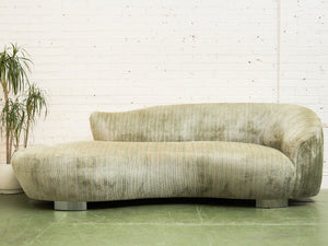 Curved Vintage Serpentine Sofa in the Style of Vladimir Kagan