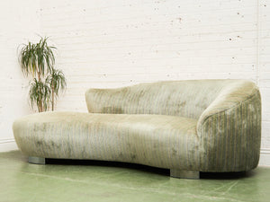 Curved Vintage Serpentine Sofa in the Style of Vladimir Kagan