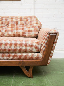 Desmond Loveseat in Houndstooth