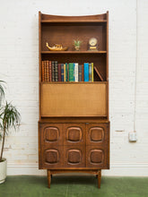 Load image into Gallery viewer, Broyhill Sculptra Hutch Bar
