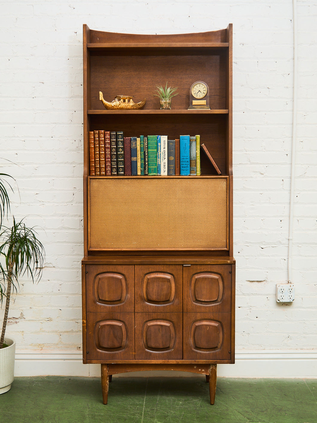 Broyhill Sculptra Hutch Bar