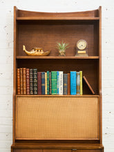Load image into Gallery viewer, Broyhill Sculptra Hutch Bar
