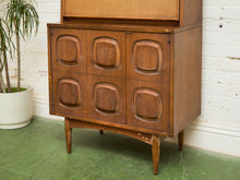 Load image into Gallery viewer, Broyhill Sculptra Hutch Bar
