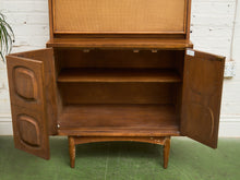Load image into Gallery viewer, Broyhill Sculptra Hutch Bar
