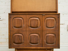 Load image into Gallery viewer, Broyhill Sculptra Hutch Bar
