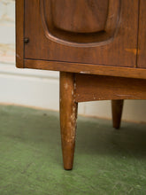 Load image into Gallery viewer, Broyhill Sculptra Hutch Bar
