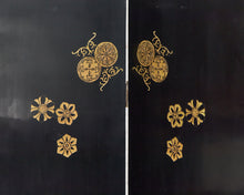 Load image into Gallery viewer, Japanese Golden Geisha Screen Room Divider
