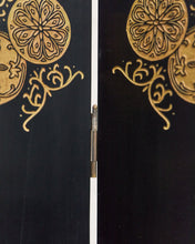 Load image into Gallery viewer, Japanese Golden Geisha Screen Room Divider
