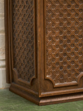 Load image into Gallery viewer, Vintage Hamper 1960’s Style
