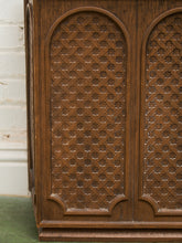 Load image into Gallery viewer, Vintage Hamper 1960’s Style
