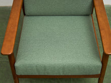 Load image into Gallery viewer, Danish Style Lounger in Green
