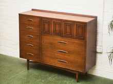 Load image into Gallery viewer, Broyhill Sculpture Extra Storage Gentleman’s Chest

