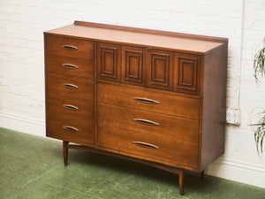 Broyhill Sculpture Extra Storage Gentleman’s Chest