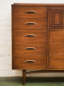 Broyhill Sculpture Extra Storage Gentleman’s Chest