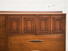 Load image into Gallery viewer, Broyhill Sculpture Extra Storage Gentleman’s Chest
