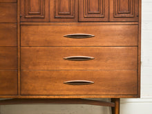 Load image into Gallery viewer, Broyhill Sculpture Extra Storage Gentleman’s Chest
