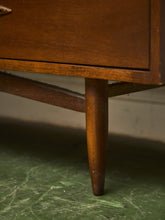Load image into Gallery viewer, Broyhill Sculpture Extra Storage Gentleman’s Chest
