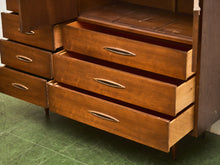 Load image into Gallery viewer, Broyhill Sculpture Extra Storage Gentleman’s Chest
