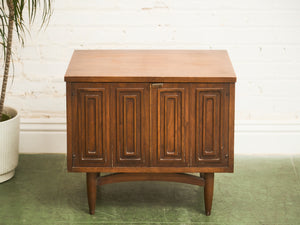 Broyhill Sculptra Pair of Nightstands