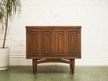 Load image into Gallery viewer, Broyhill Sculptra Pair of Nightstands
